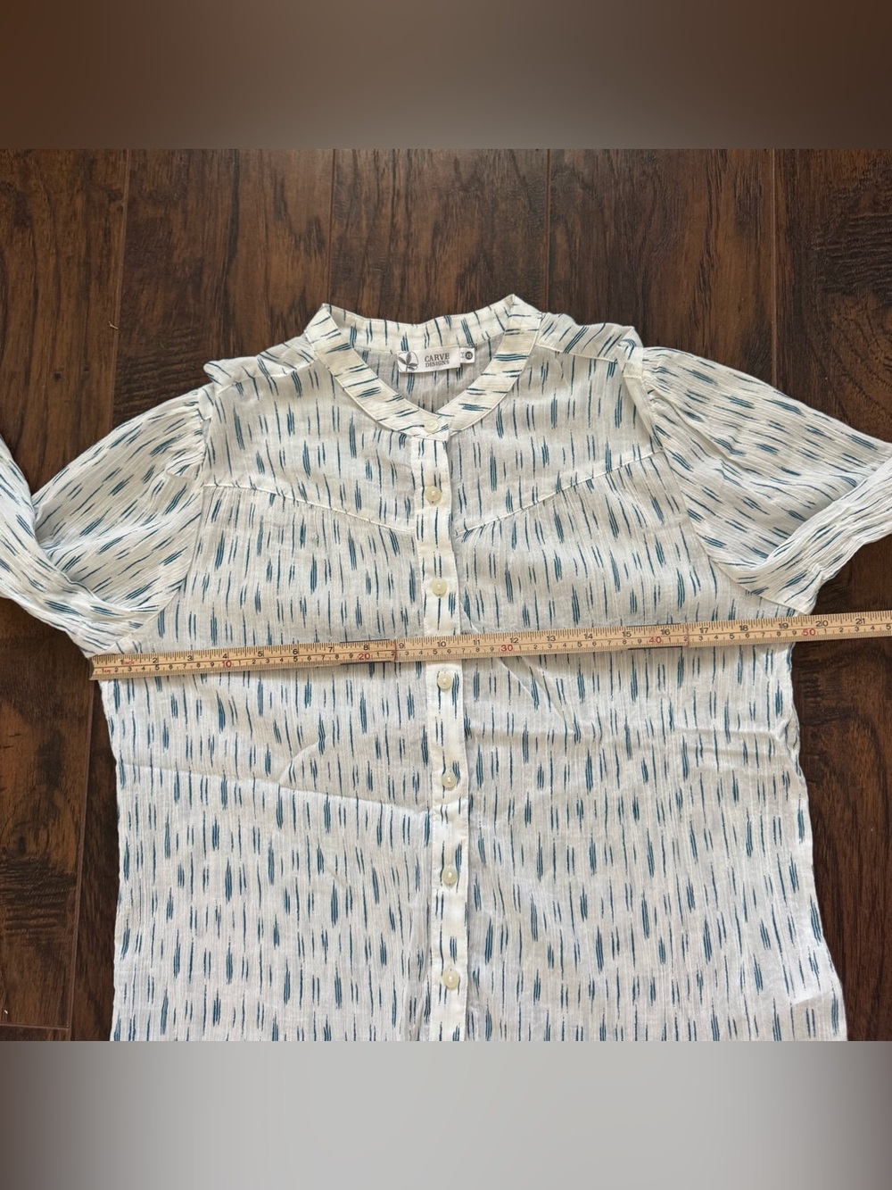 Carve Designs XS Azul Ikat (White w/Blue) Tatum Gauze Top - Picture 6 of 7